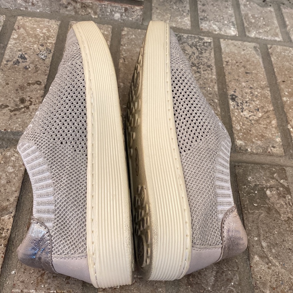 Sofft light grey slip on sneakers shoes size 7 - Picture 2 of 9